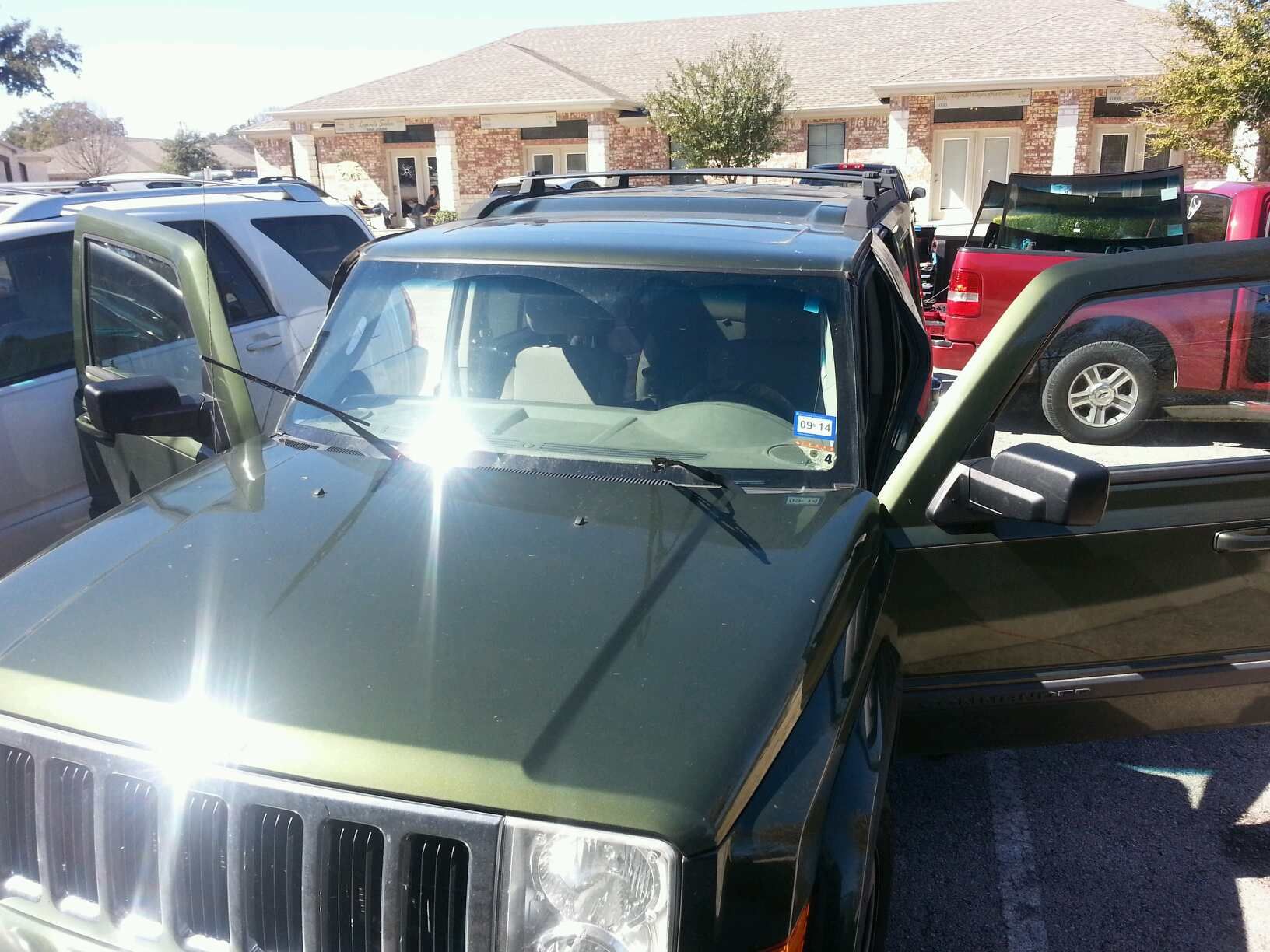 Replacement windshield 2007 jeep commander