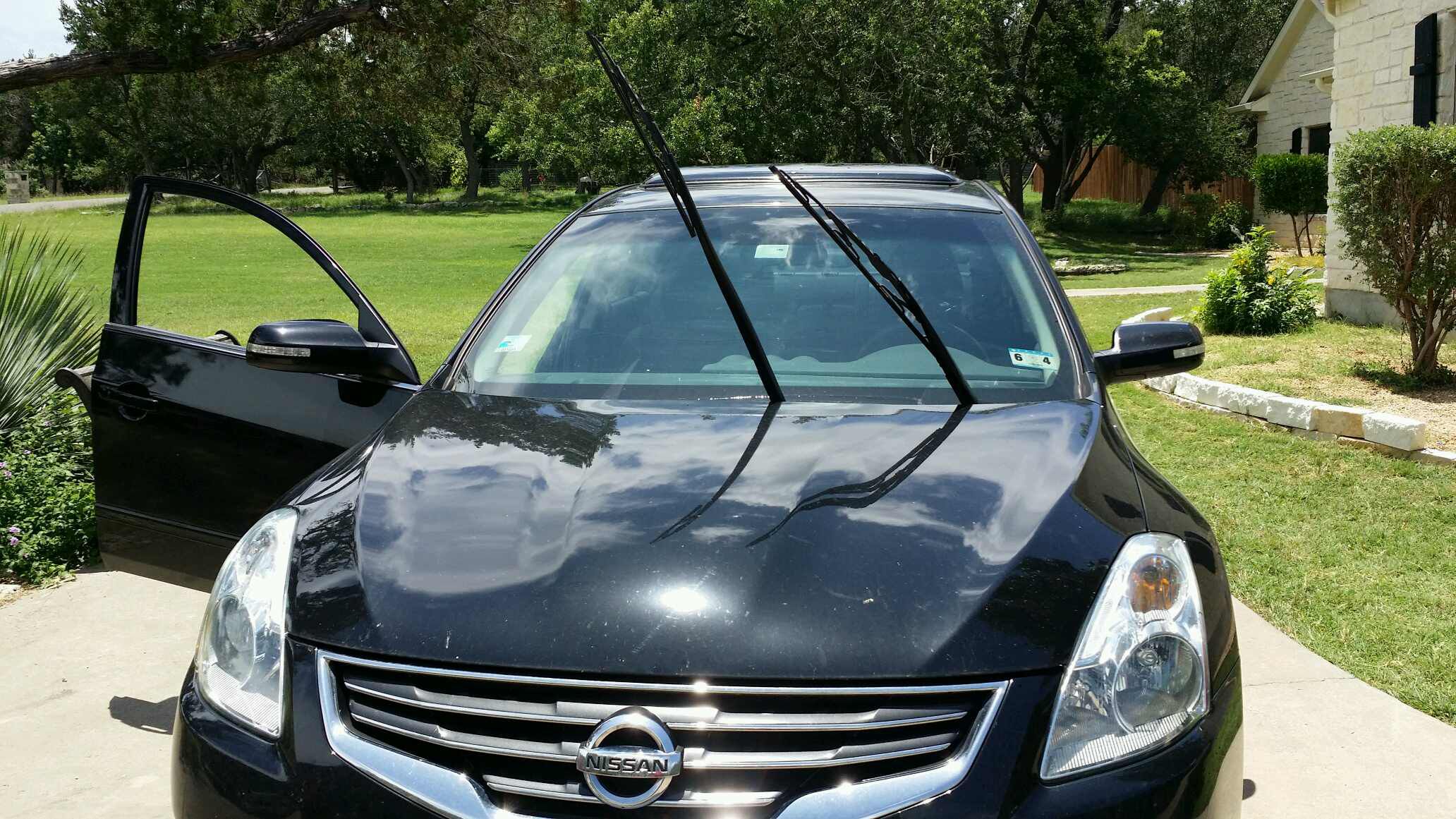 Nissan auto glass windshield